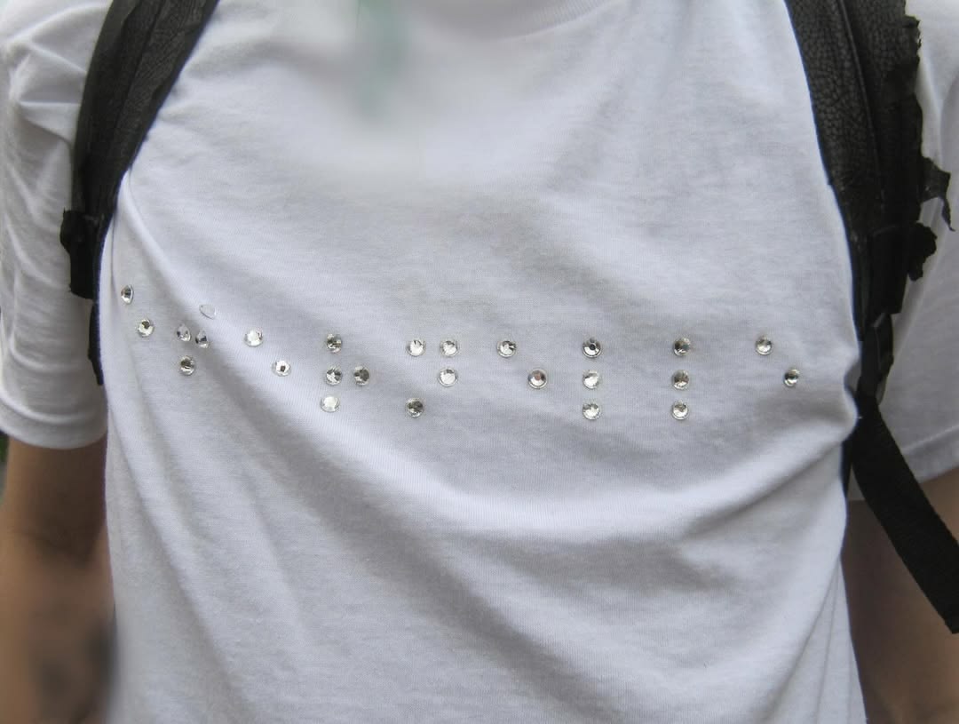 T-shirt braille, Conception, 2024